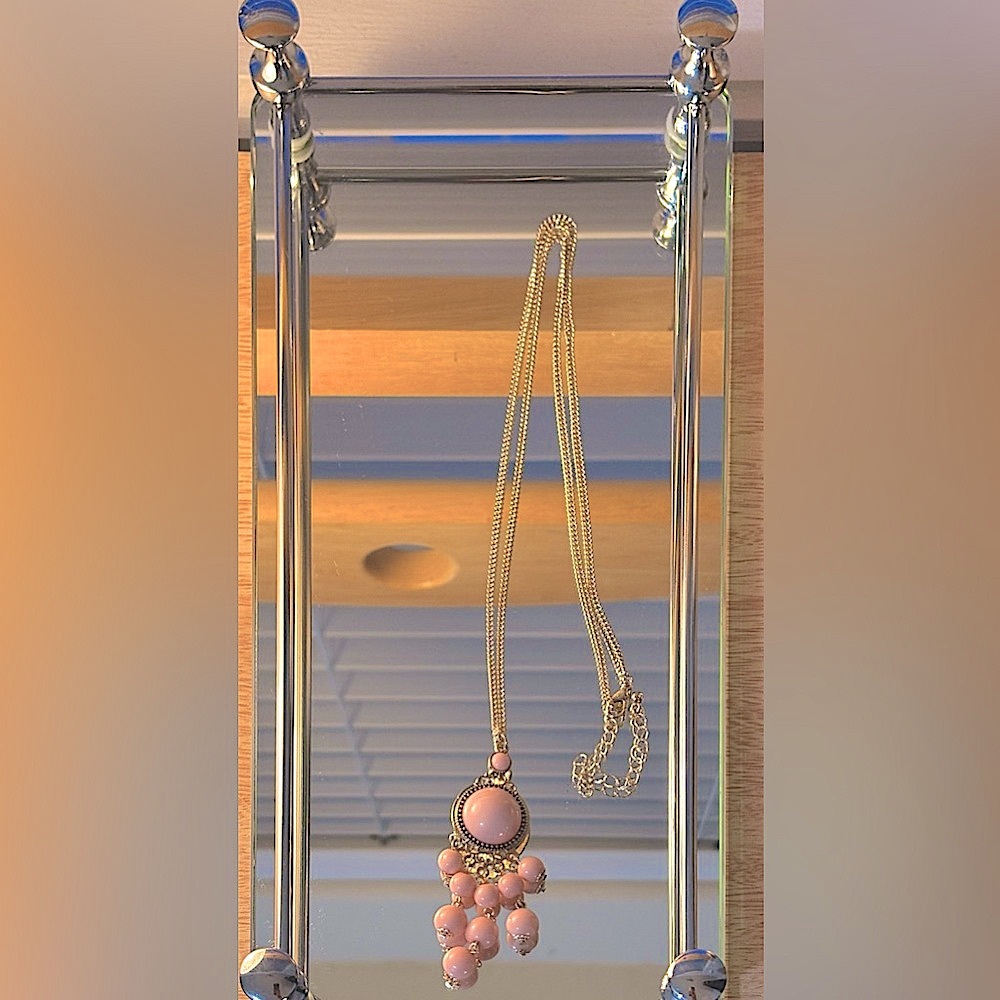 J crew Long Peach/Lt. Coral Bubble Stone/Beaded Gold Necklace - Picture 4 of 9